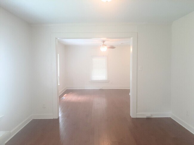 Building Photo - Charming 3 Bedroom 2 Bathroom Home In Durham