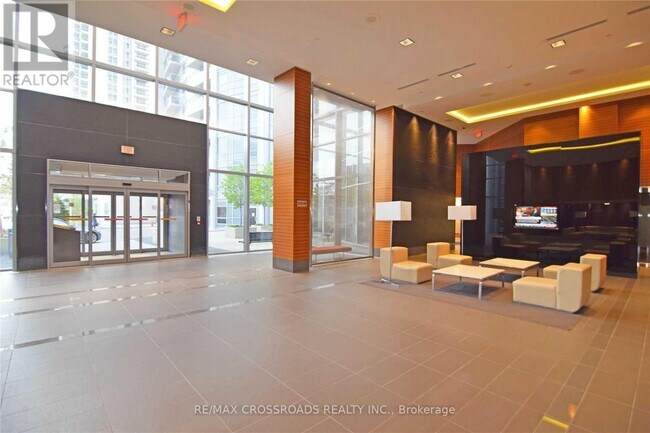 Building Photo - 135 Village Green Square