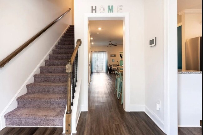 Building Photo - Fantastic Fully Furnished Townhome! - 4357...