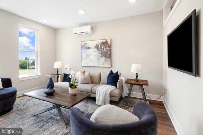 Building Photo - 1924 N Front St