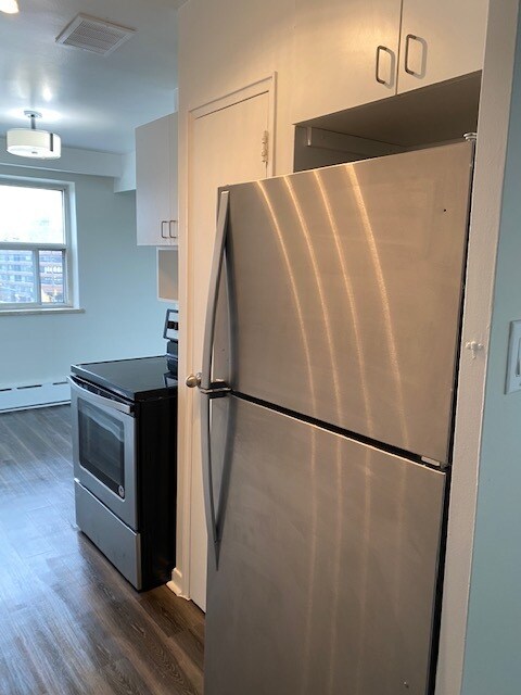 Photo du bâtiment - Beautiful 1 bedroom with Den in Etobicoke waterfront building