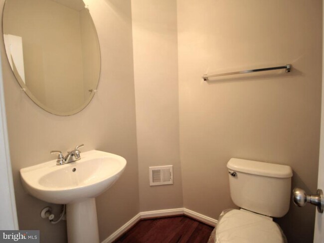 Building Photo - 2424 Battery Hill Cir