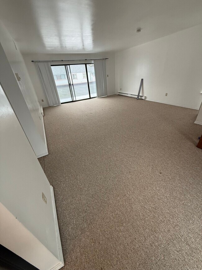 Fotografía del edificio - 96 Candlewood Dr