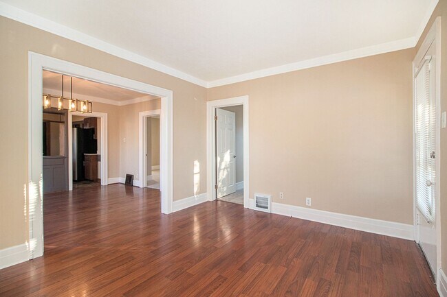 Building Photo - Charming Eastpointe Home - 3 bed/1 bath