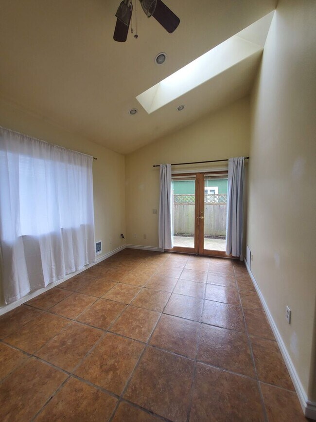 Foto del edificio - 1129 1/2 West 16th St., Port Angeles, WA 98362