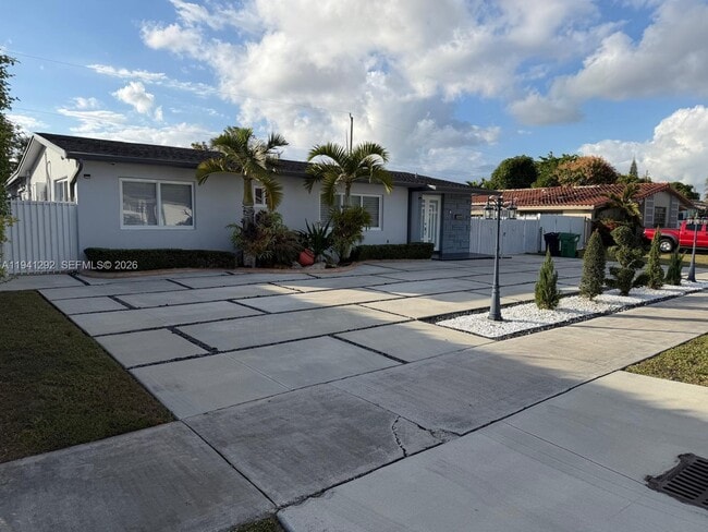 Foto del edificio - 3030 SW 96th Ave