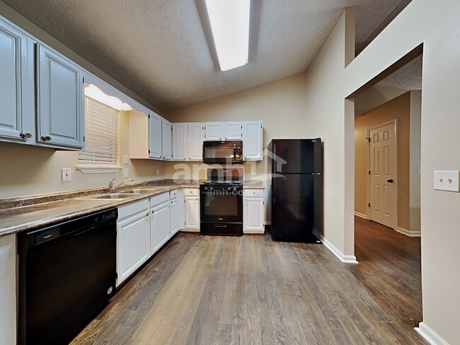 Building Photo - 6028 Woodcreek Dr