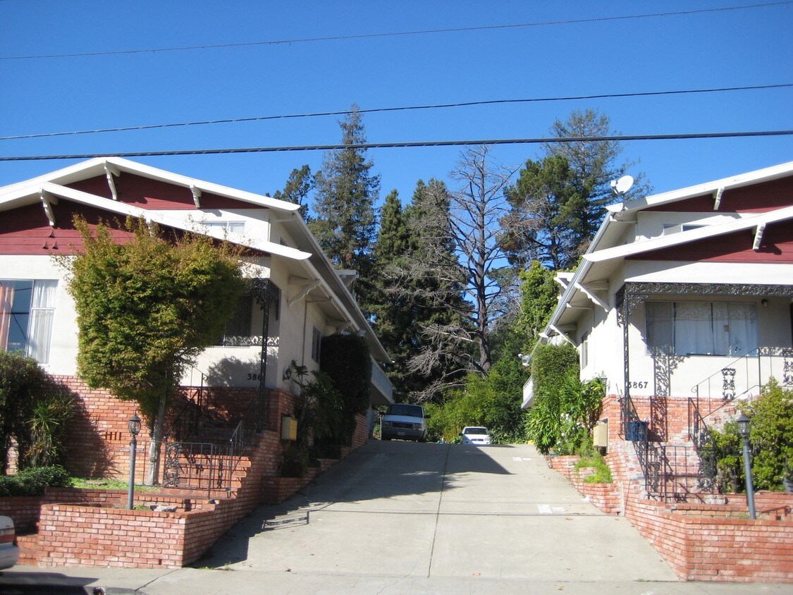 Dos edificios: 16 unidades en total - 3861 Buell St