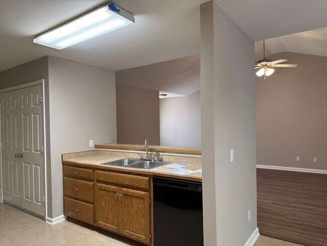 Building Photo - 317 Autumn Dr