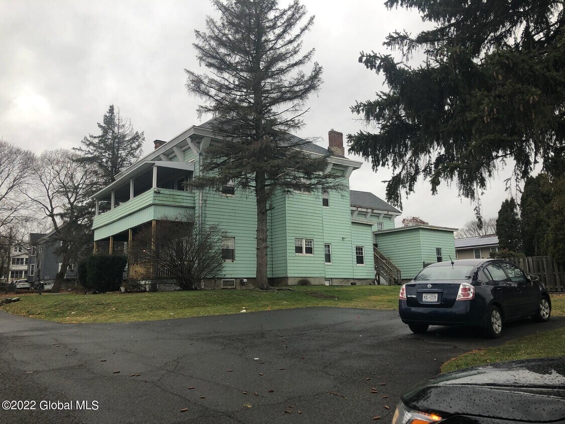 Primary Photo - 600 1st St