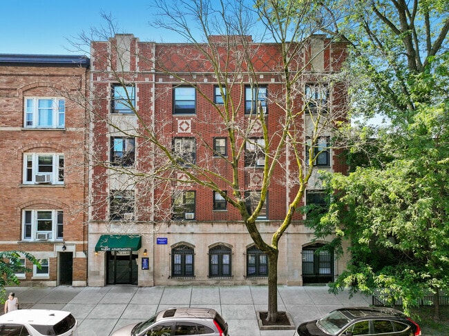 Building Photo - 635 W Barry Ave