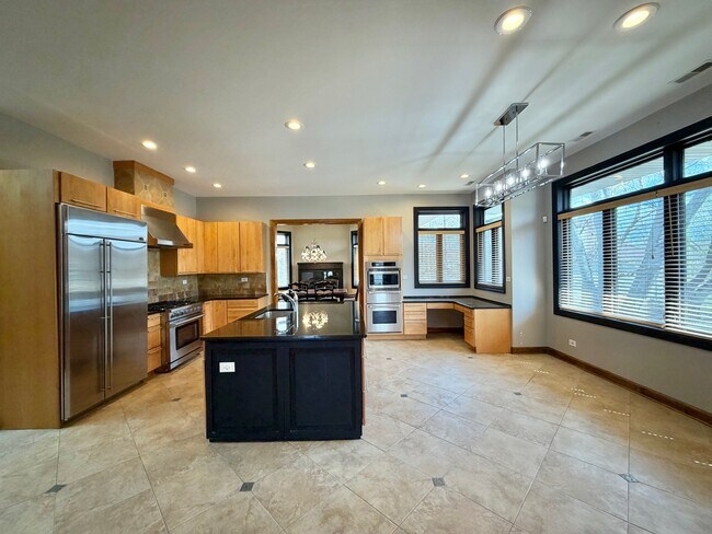 Foto del edificio - 1S701 Eisenhower Rd