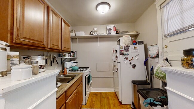 Building Photo - Sunny 1-Bed in Heart of Downtown Forest Pa...