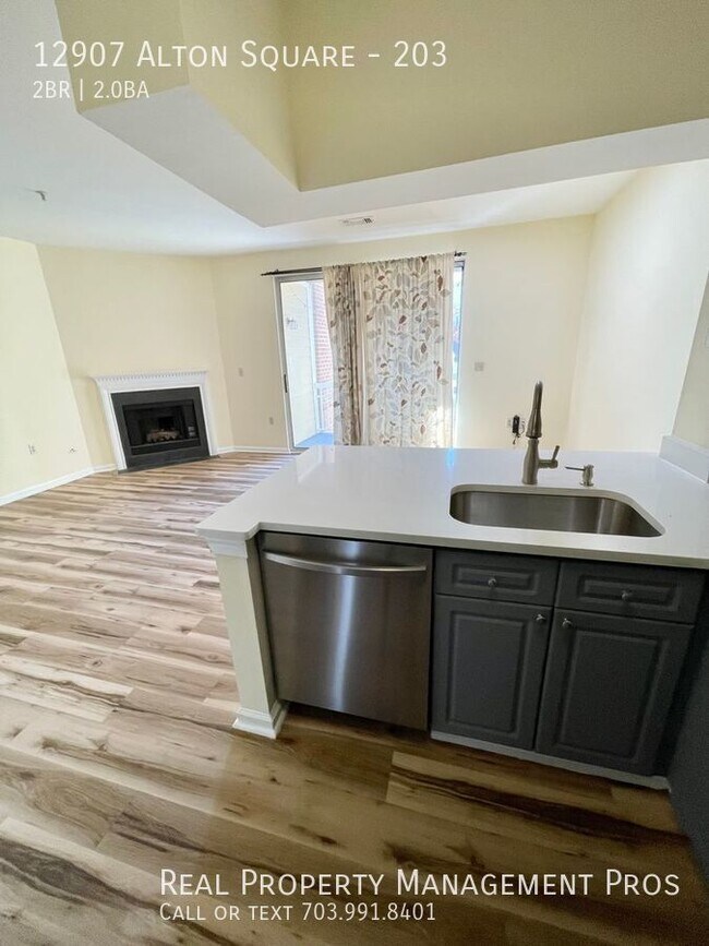 Building Photo - Nicely Updated 2 Bedroom 2 Bath Condo For ...