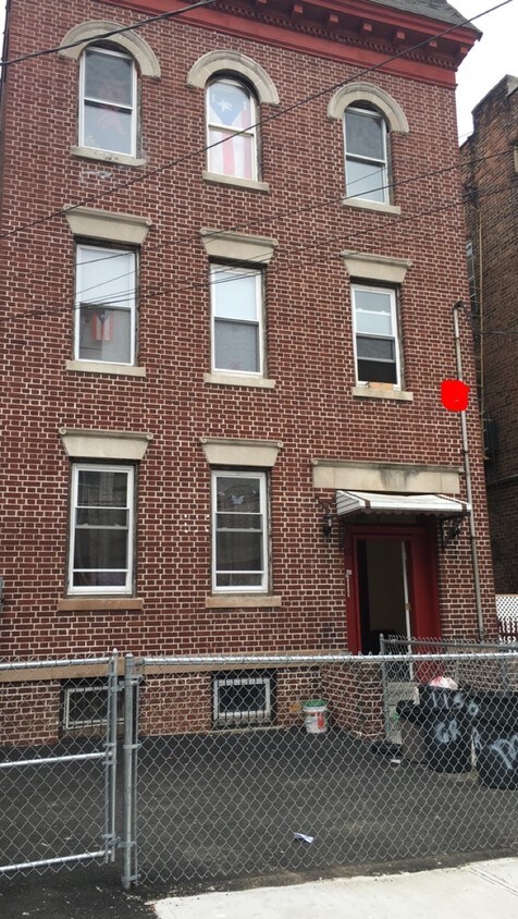 Frente - 115 Grafton Ave