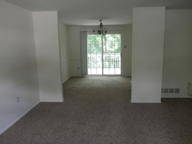 Comedor - 124 Treeview Dr