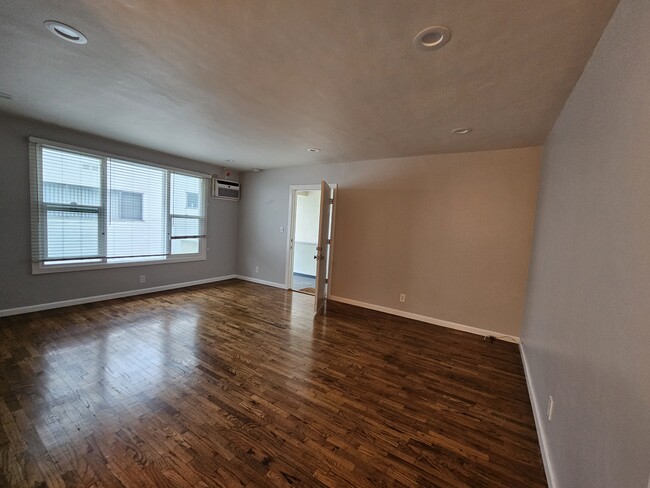 Building Photo - 1473 Rexford Dr