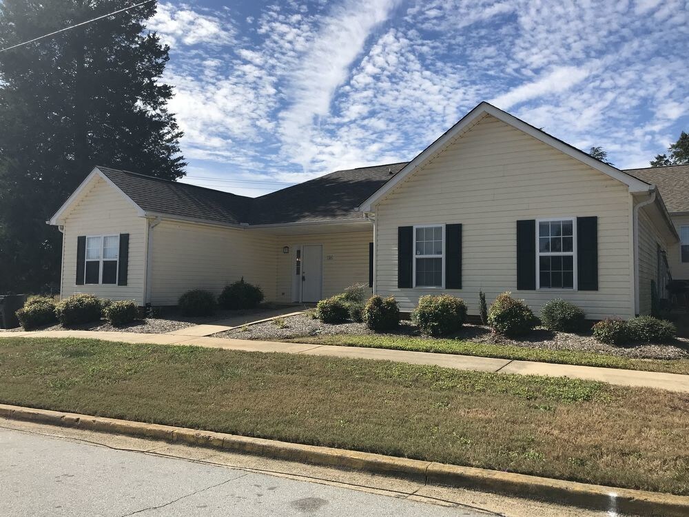 306A 4th St, Greer, SC 29651 Room for Rent in Greer, SC