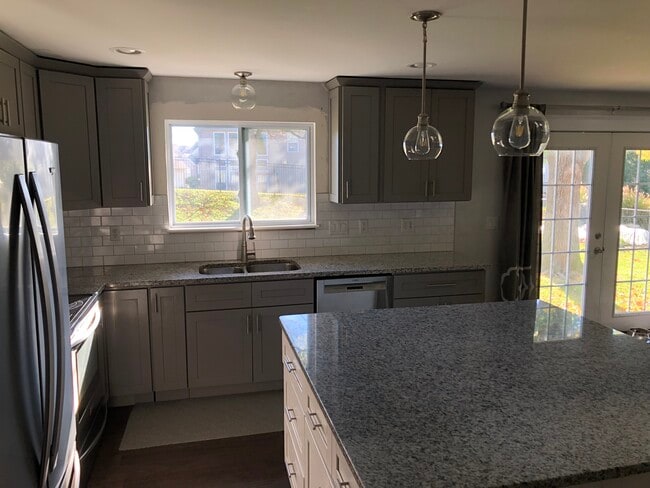 Kitchen - 1025 Sherbrooke Rd