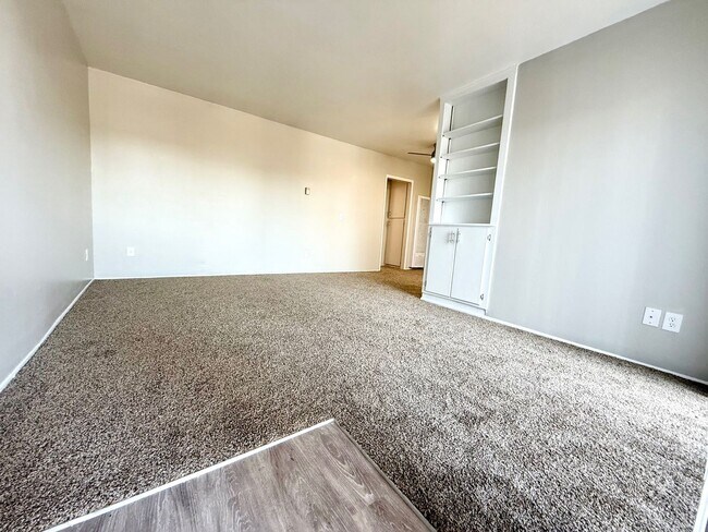 Foto del edificio - 1 Bedroom. Brand new flooring and paint!