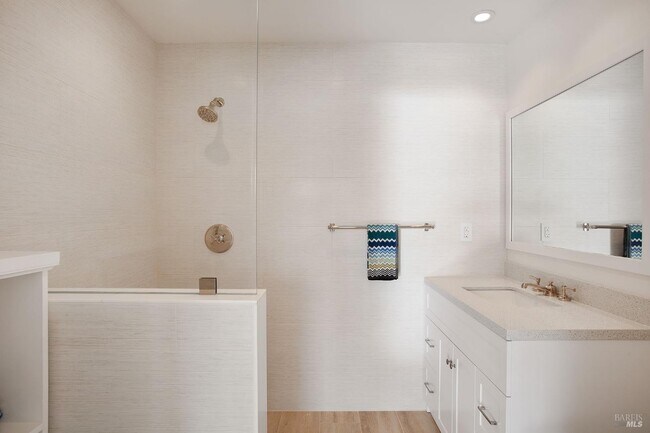 Foto del edificio - 386 Greenwood Beach Rd