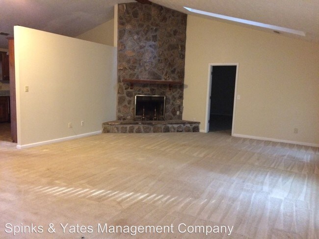 Building Photo - 211 Lincoln Ln