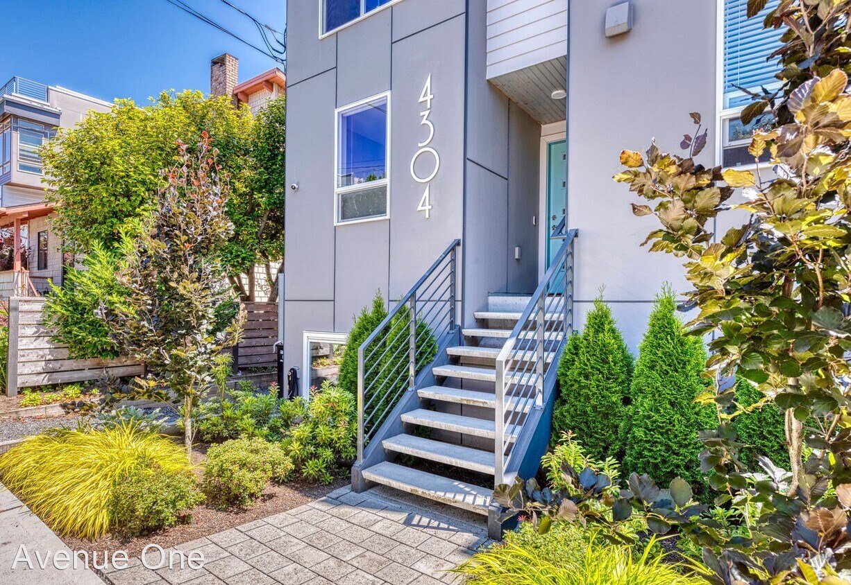 Foto principal - 3 br, 2 bath House - 4304A Whitman Ave. N.