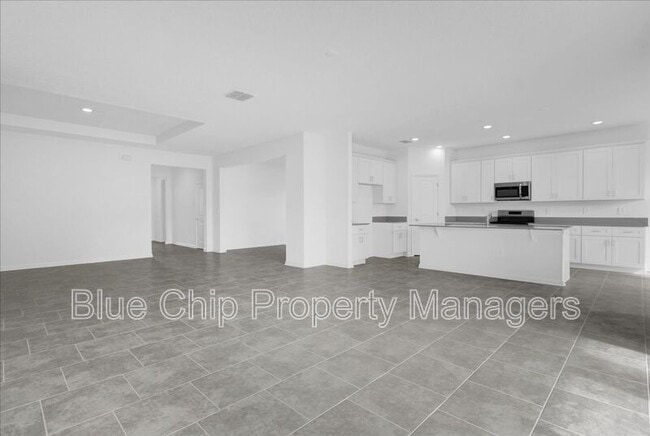 Building Photo - 2025 Shaggy Fisher Dr