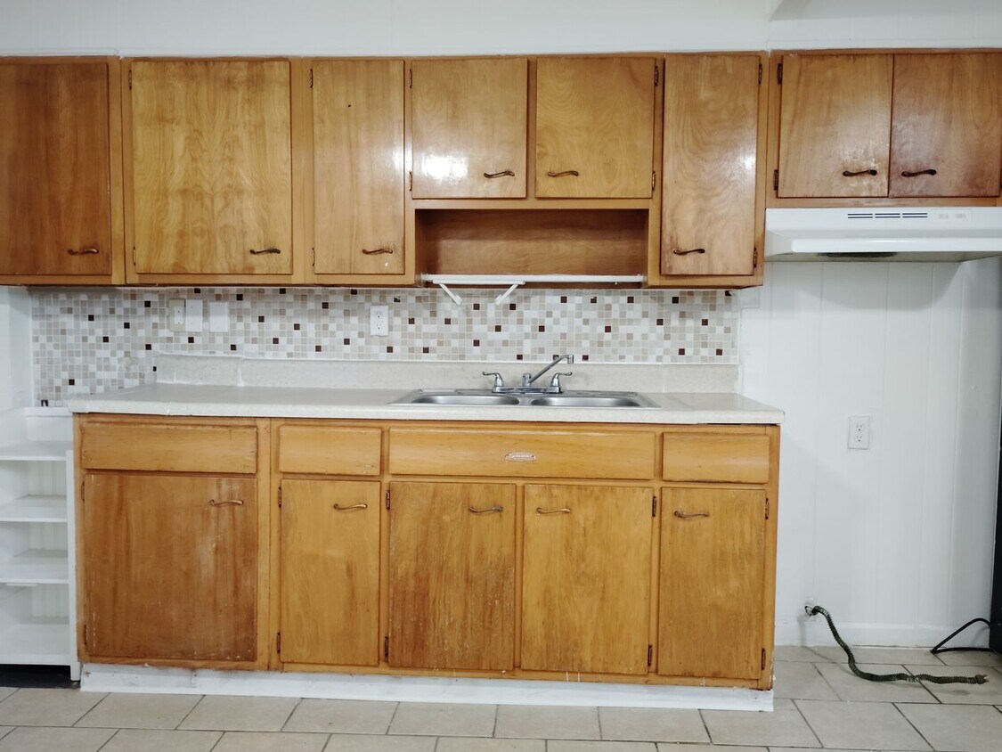 Building Photo - New Listing! 4-5 Bedroom house for rent in Cahokia!