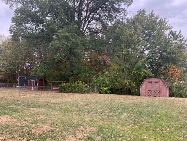 Building Photo - 4750 Mayhew Ave