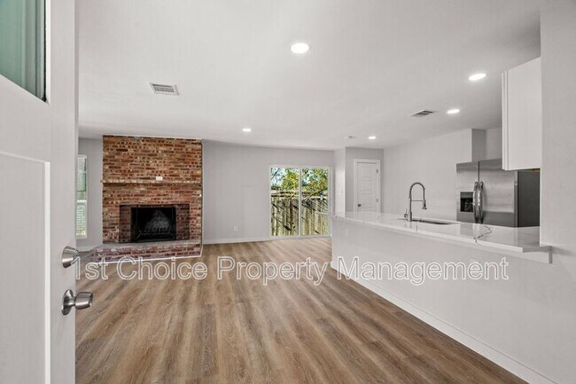 Foto del edificio - 4304/4306 SW Loop 820