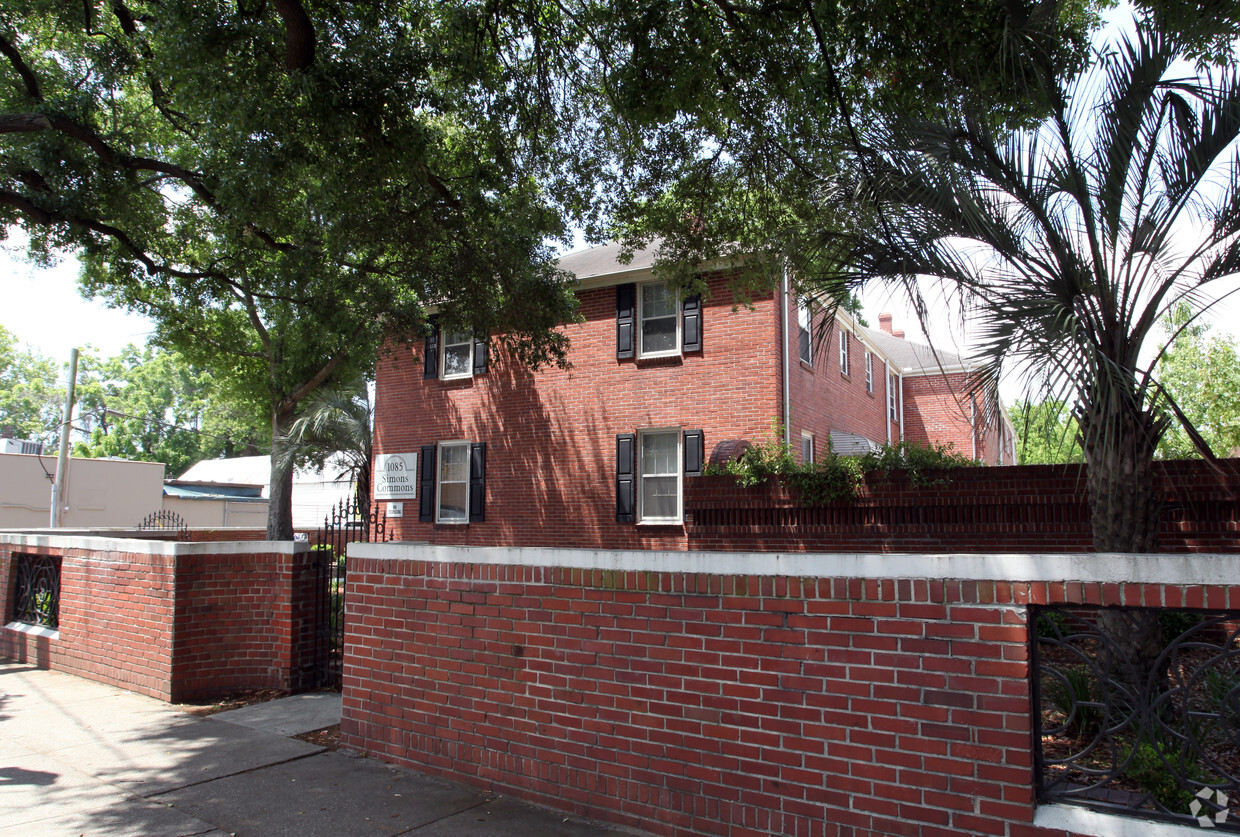 Building Photo - St Charles Apartments