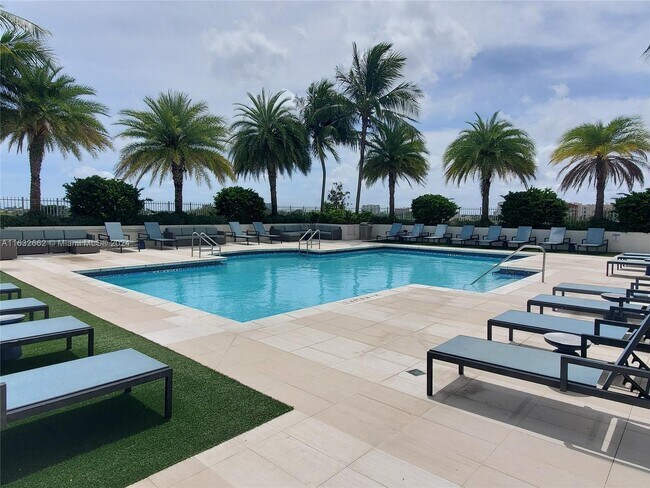Foto del edificio - 3000 Coral Way