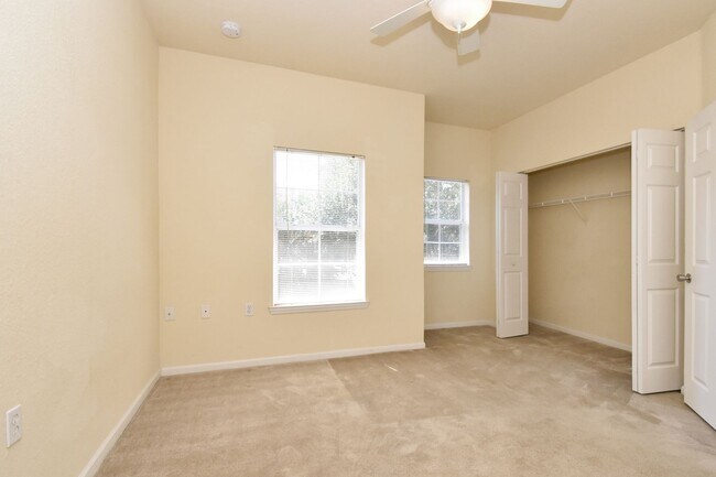 Building Photo - 4934 NW 43rd Ave