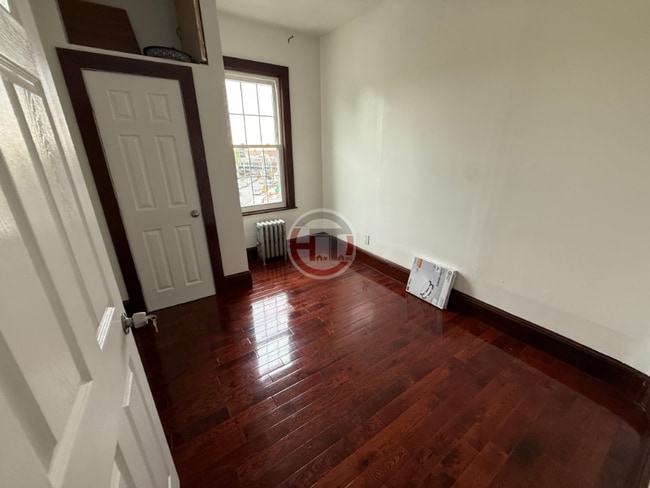 Building Photo - 2401 E Tremont Ave