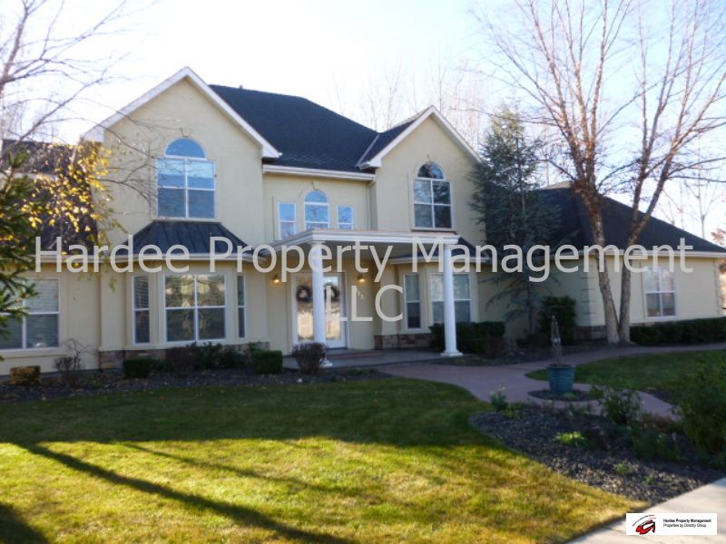 Primary Photo - 413 W Two Rivers Dr