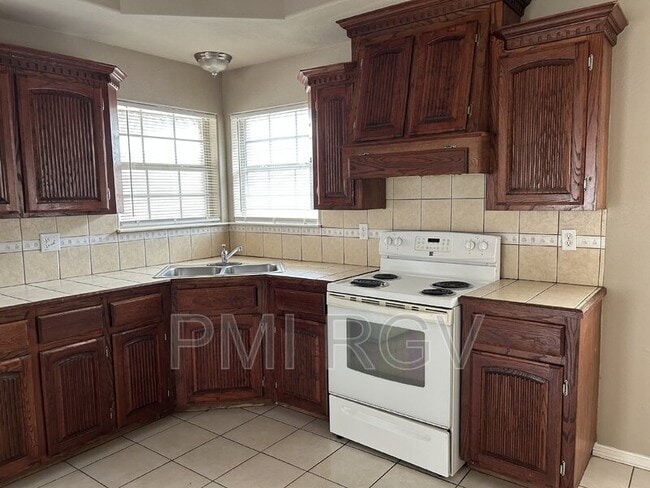 Building Photo - 809 W Bronze Dr