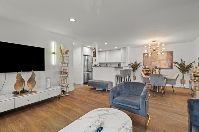 Foto del edificio - 9S220 S Frontage Rd