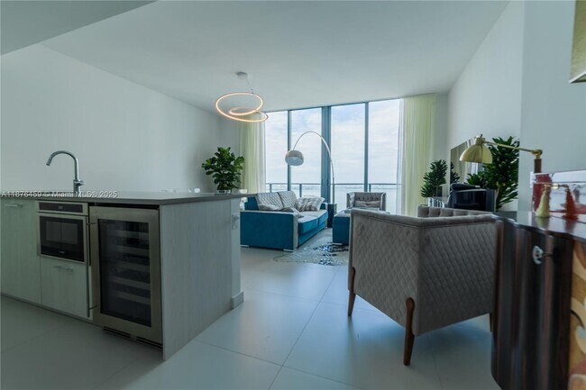 Foto del edificio - 501 NE 31st St