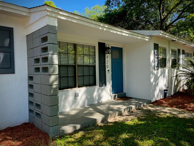 Foto del edificio - 420 Stonehenge Dr