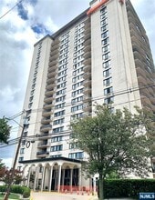 Building Photo - 1590 Anderson Ave