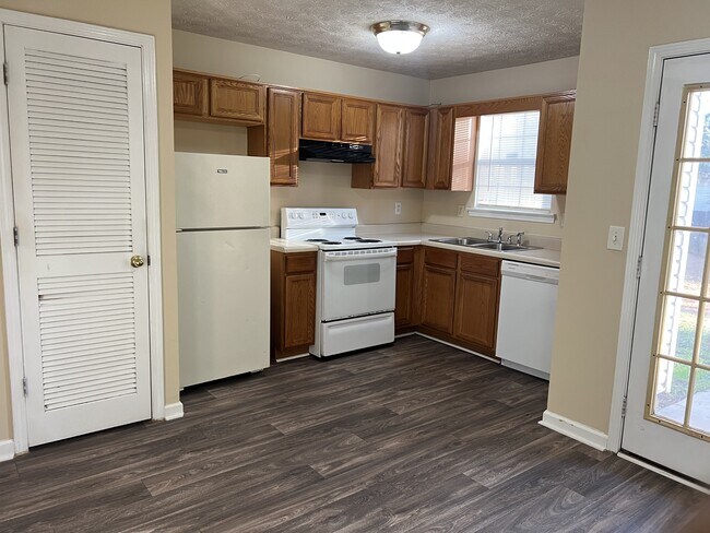 Building Photo - 5974 Sherwood Trace