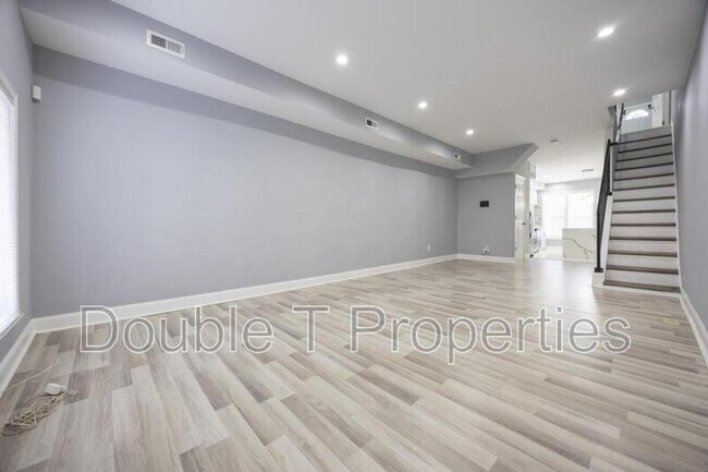 Photo - 10 N Ellwood Ave Townhome