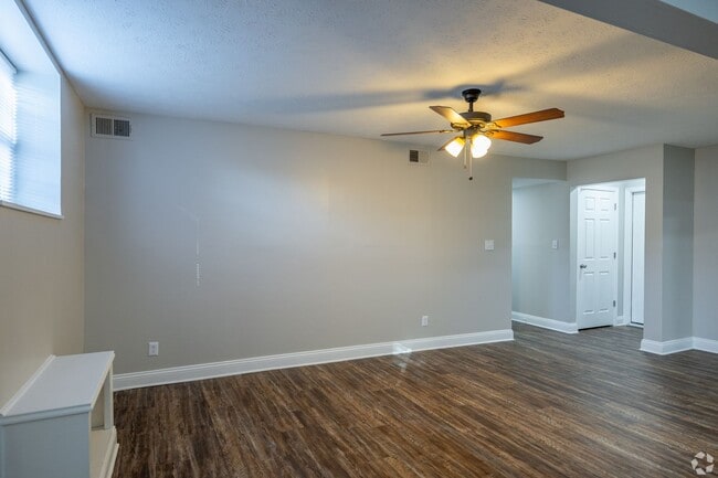Interior Photo - Landing at Tates Creek