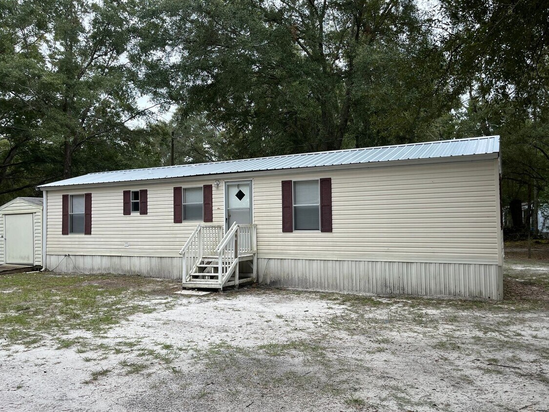 Primary Photo - Charming 2 Bedroom Mobile Home in McAlpin