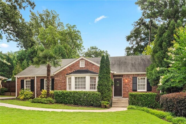 Foto del edificio - 1257 Briar Hills Dr NE