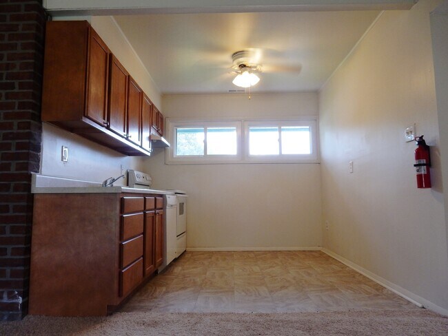 Foto del edificio - 4 Bedroom-2 Bathroom-Central Air-Expanded