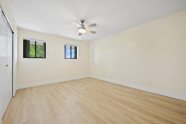 Foto del edificio - 3666 Pinehurst Dr