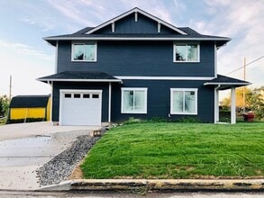 Building Photo - 511 York St