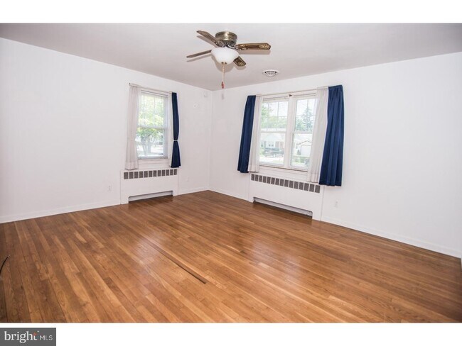 Building Photo - 577 S 3rd St